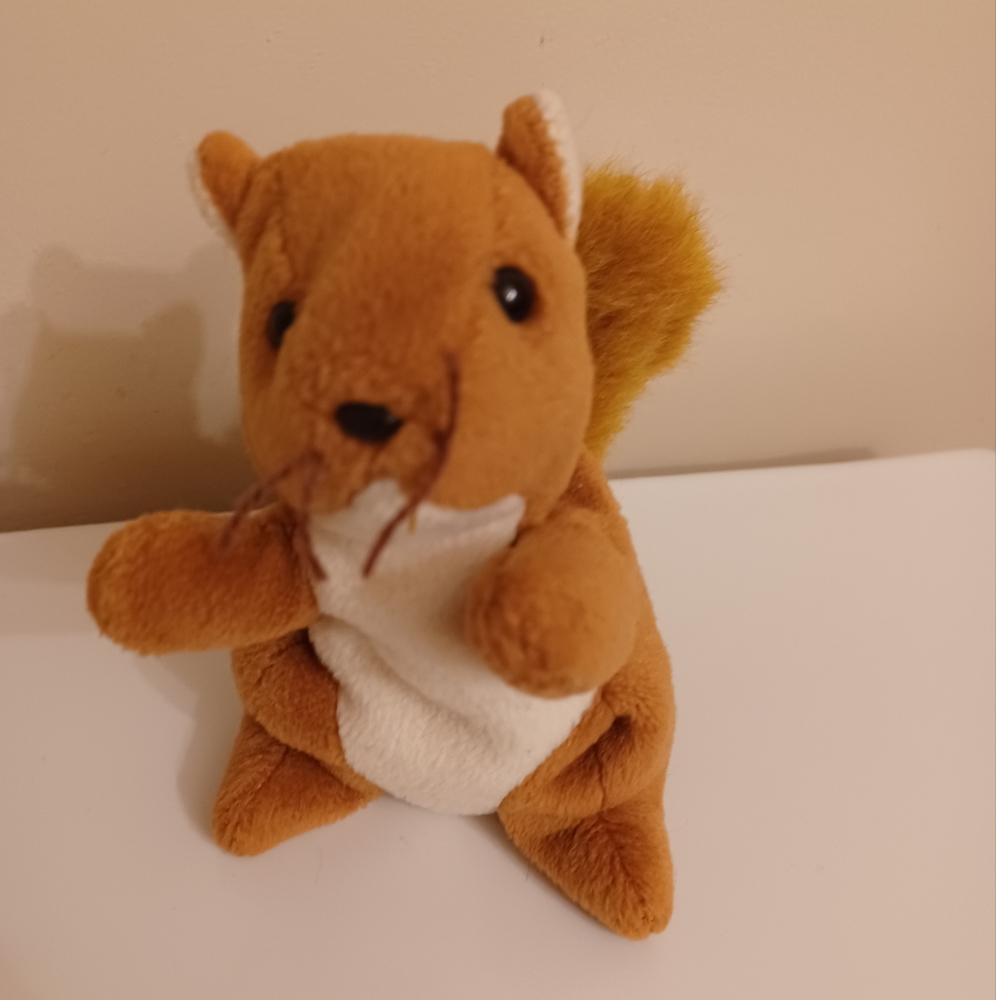 -RETIRED ORIGINAL Ty Beanie Baby NUTS the Squirrel sitting stuffed Plush NO TAGS - Picture 2 of 12